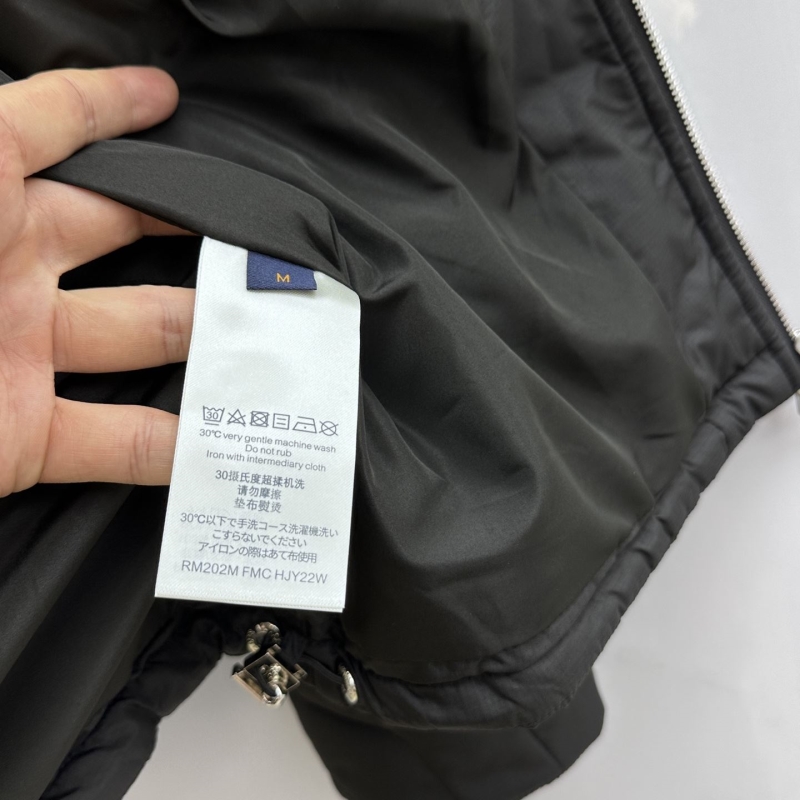 l0vis Vvtt0n outwear